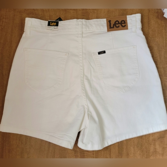 Lee Women's Legendary Seamed Shorts, Bright White, Size 14, NWT - Picture 9 of 15